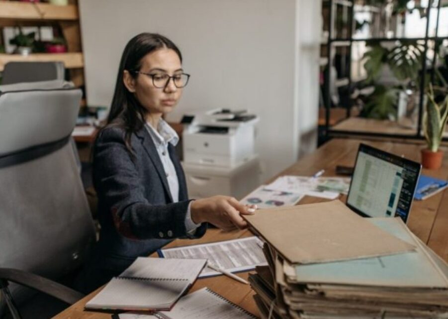 Sultra Mandi Nikel Tapi Rakyat 'Gigit Jari'? Bongkar Teka-Teki Ekonomi Paradoks di Bumi Anoa!